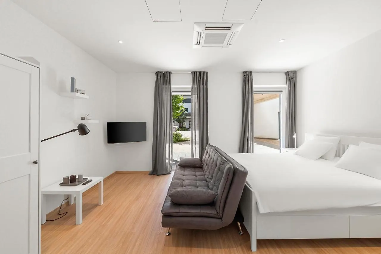 Vibestudio 402 - Central - Ac - Licensed - Parking Nearby Vienna Apartment